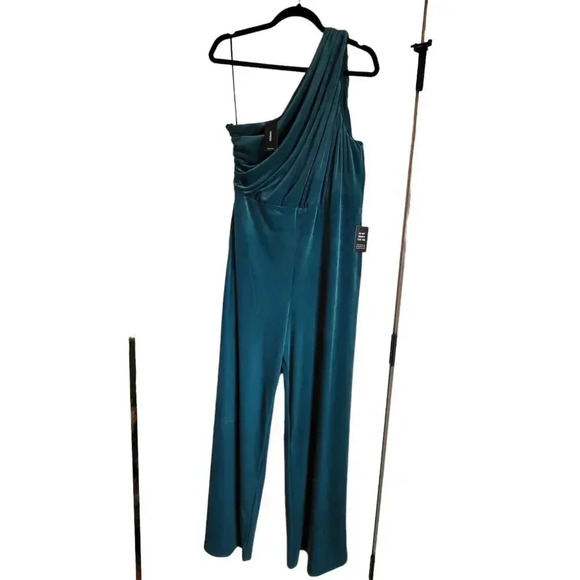 NWT $118 Express One Shoulder Wide Leg Ruched Velvet Jumpsuit Size L - Picture 7 of 14
